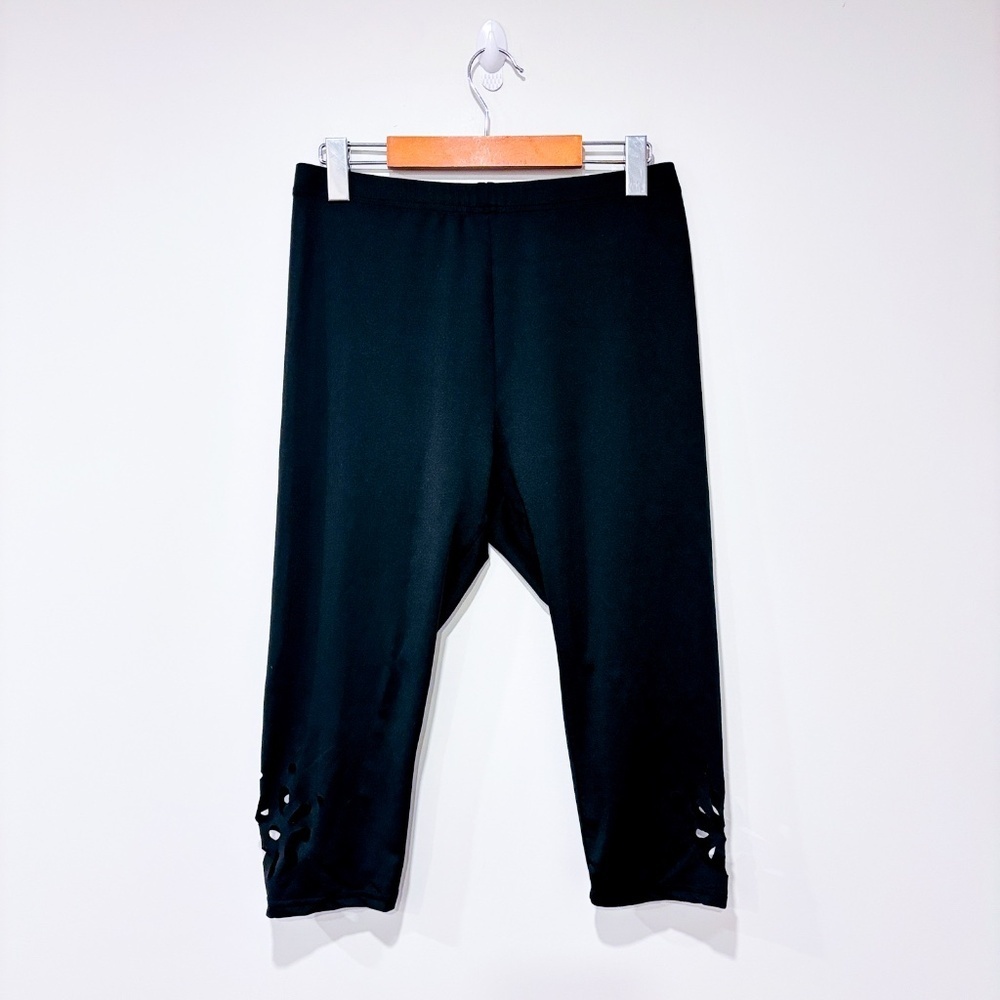 Black scalloped leggings | Stretch activewear capris‎ *